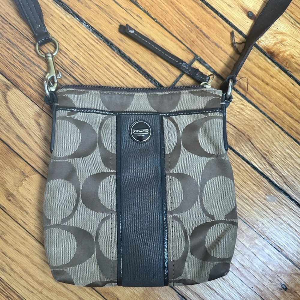 Coach Signature Body Bag 21905  Authentic Coach Crossbody Fair condition